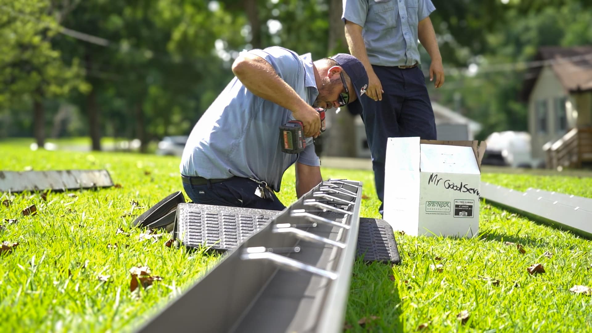 Onsite Custom Gutter Installation Nashville | Seamless Gutters - Mr ...